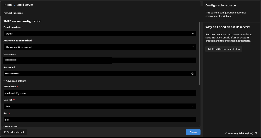 Pantalla de configuración del servidor SMTP en Passbolt, con SMTP2GO como servidor y el aviso de que la configuración viene de variables de entorno
